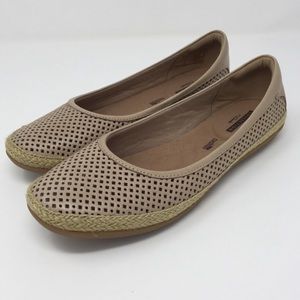 Clarks Danelly Adira leather perforated flats 8.5W